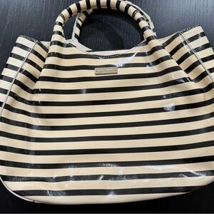 STRIPED BLACK & CREAMY
IVORY 100% LEATHER
GLOSSY PATENT LEATHER FINISH
13" x 10"
